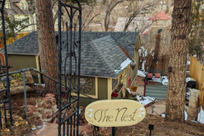 The Nest Cottage with Hot Tub in Downtown Manitou Springs